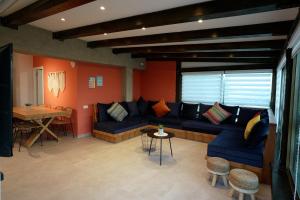 Foto de la galería de RAKEFET - Traveler's House - EILAT en Eilat 45 fotos más