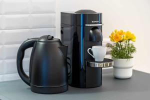 Coffee and tea making facilities at Milano City Apartments - Duomo Brera - Elegant Suite in Design District