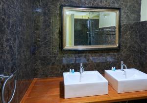 Ein Badezimmer in der Unterkunft Elephant Bay Resort