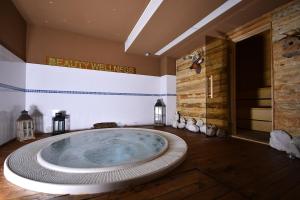 Koupelna v ubytování Hotel Il Cervo, SPA & Wellness, Bike Hotel