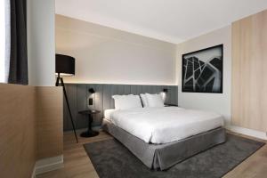 Rúm í herbergi á Radisson Blu Hotel, Hasselt