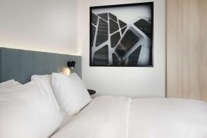 Rúm í herbergi á Radisson Blu Hotel, Hasselt