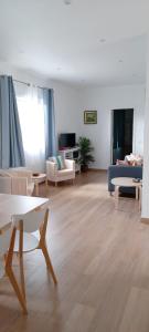 A television and/or entertainment centre at Casa Efraim