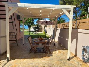 Patio nebo venkovní prostory v ubytování Tsanta house