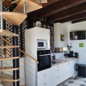 Η κουζίνα ή μικρή κουζίνα στο Le petit gîte d'Angélique