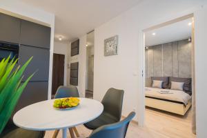 Posedenie v ubytovaní Silverdream Panorama Apartment