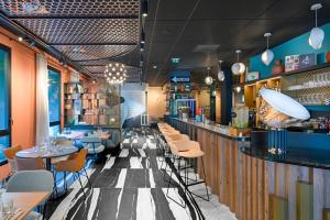 Restaurace v ubytování Tribe Paris La Defense Esplanade