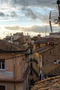 Nespecifikovaný výhled na destinaci Granada nebo výhled na město při pohledu z apartmánu
