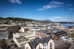 eine Luftaufnahme einer Stadt mit Gebäuden in der Unterkunft Quality Hotel Harstad in Harstad