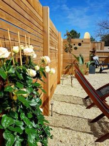 Ogród w obiekcie Le Chai de l'Océan -Maison plage à 300m - Jardin Terrasse