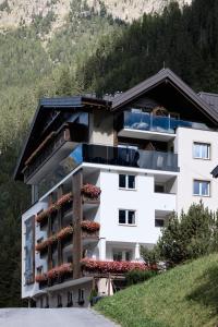 Nespecifikovaný výhled na hory nebo výhled na hory při pohledu z hotelu