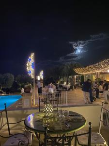 Bazén v ubytování Corte Di Ferro Hotel & Wellness Resort nebo v jeho okolí