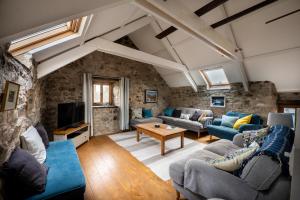 Χώρος καθιστικού στο Stunning Converted Granary in Heart of St Davids