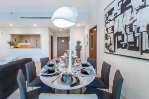 Restaurace v ubytování EDEN'S Homes & Villas - Vida Emirates Hills Residences