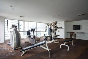 Fitness centrum a/nebo fitness zařízení v ubytování 4C-25BRs3bathAS Downtown Bangkok Near BtsMrt