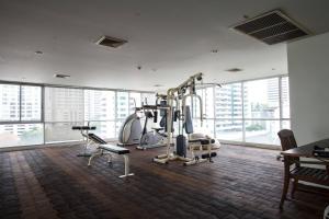 Fitness centrum a/nebo fitness zařízení v ubytování 4C-25BRs3bathAS Downtown Bangkok Near BtsMrt