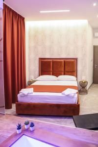 Ένα ή περισσότερα κρεβάτια σε δωμάτιο στο Twin Towers Naples Luxury