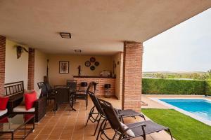 Bazén v ubytování Villa Alcotán Layos by Toledo AP nebo v jeho okolí