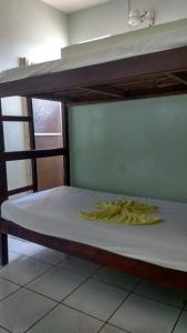 a bottom bunk bed with a bunch of rope on it at Pousada Ipojuca in Caruaru