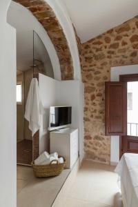 a bathroom with a sink and a microwave at Casa Rural Lliber in Lliber