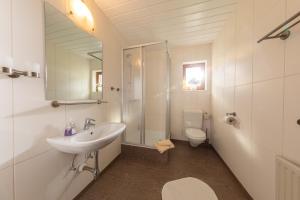 Koupelna v ubytování T3 Pension Wald am Arlberg