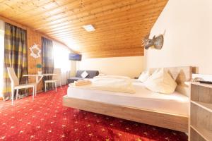 Postel nebo postele na pokoji v ubytování T3 Pension Wald am Arlberg