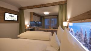 TV a/nebo společenská místnost v ubytování Central Hotel & Apart mit Landhaus Central