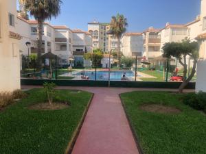 Bazén v ubytovaní Andaluz Apartments - Laguna Beach alebo v jeho blízkosti
