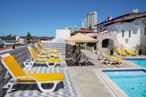 A piscina em ou perto de Santorini Praia Hotel