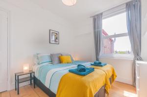 a bedroom with two beds and a window at Chestnut House Exeter in Exeter