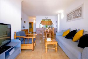 Χώρος καθιστικού στο FRONT LiNE OCEAN ViEW 2BeD Wi-Fi YOUR HOLiDAY HOME