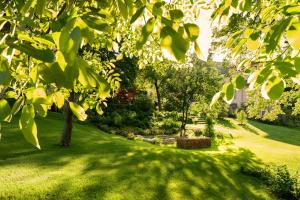 Vonkajšia záhrada v ubytovaní Country House La Bursch