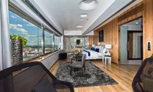 Posedenie v ubytovaní SKY SUITE HOTEL