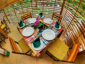 Um restaurante ou outro lugar para comer em O2 Ella
