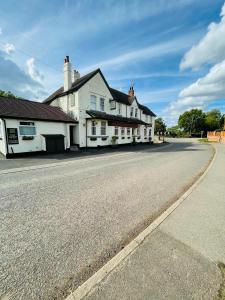 a white house on the side of a road at The Boat Inn Hayton in Retford