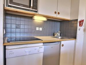 A cozinha ou cozinha compacta de Appartement Belle Plagne, 3 pièces, 6 personnes - FR-1-455-110