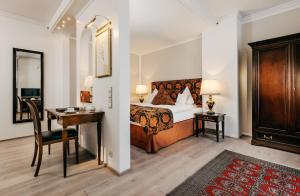 Postel nebo postele na pokoji v ubytování Romantik Hotel Gebhards