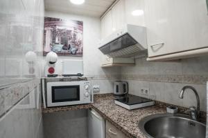 Kuchyň nebo kuchyňský kout v ubytování Palmeras Suite Fuengirola