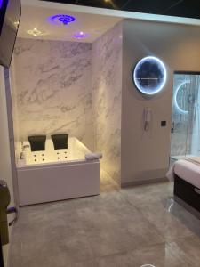 Koupelna v ubytování DAOS Suites & Terrace Marbella