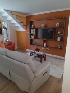 Μια τηλεόραση ή/και κέντρο ψυχαγωγίας στο JemmRose Suites