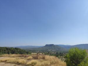 widok na góry z szczytu wzgórza w obiekcie Apartamento rural Casa Calo 