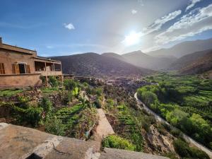 a view of a valley with the sun in the background at AdaZen Ecolodge in Azilal