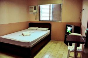 TV a/nebo společenská místnost v ubytování GV Hotel - Talisay City