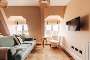 a living room with a couch and a tv at Redland Suites - Apartment 7 in Bristol