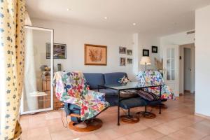 Posedenie v ubytovaní Spectacular penthouse in front of the sea, 200 m2 terrace - Arruzafa Playa