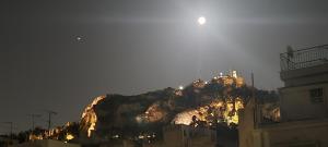 Gambar di galeri bagi ZEN Neapoli Penthouse Suite Maisonette di Athens