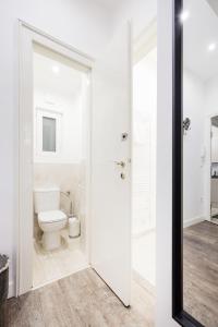 Kúpeľňa v ubytovaní De Luxe Studio with Balcony in the Absolute Center + 5 fotografií