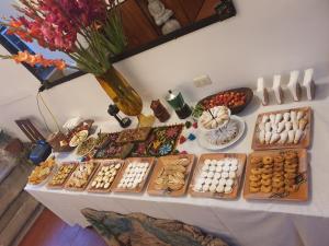 a table with many different types of pastries and cookies at Casona Mollepata in Mollepata