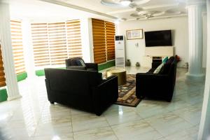 Televisyen dan/atau pusat hiburan di Moven Paradise
