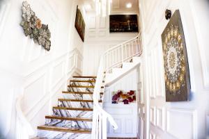 Gambar di galeri bagi Moven Paradise di Accra